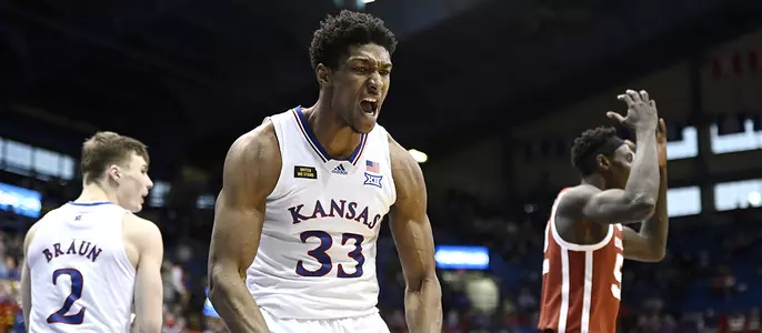 No. 6 Kansas Outlasts Oklahoma, 63-59, on Saturday Image