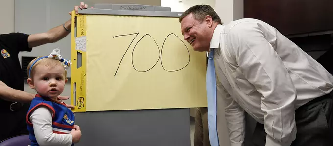 Self Captures 700th Career Win Image