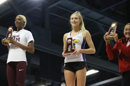 Men's and Women's Track Named Top 25 Teams by USTFCCCA Image