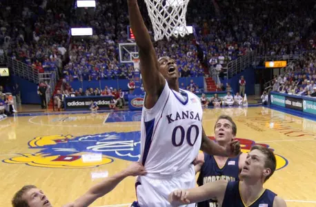 Arthur Leads Kansas Basketball to 600th Win at Allen Fieldhouse Image