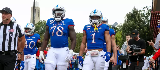 Adeniji and Torneden named 2019 Senior CLASS Award Candidates Image