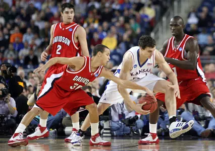 Kansas Defeats Davidson 59-57 To Advance To The Final Four Image