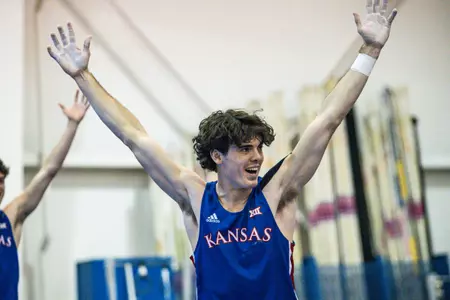 Barkdull Clears 18 Feet, Leads Charge in Indoor Season Opener Image