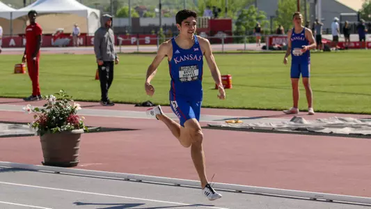 Jayhawks notch 2 meet records, 21 PRs on day 1 of National Relay Championships Image