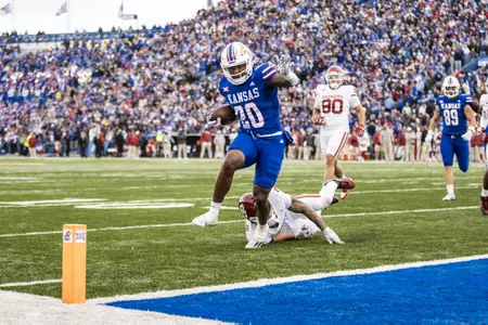 Kansas Knocks Off No. 6 Oklahoma 38-33 to Become Bowl Eligible Image