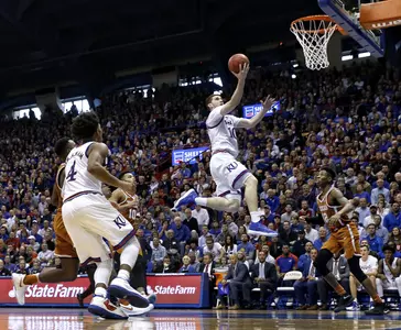 No. 2/1 Jayhawks head to No. 18/18 West Virginia Tuesday in men's hoops Image