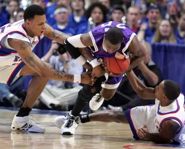 Kansas Dispatches of Niagara, 107-67, in NCAA Tournament Image