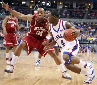 Kansas Pulls Away From Oklahoma, Wins 64-47 Image