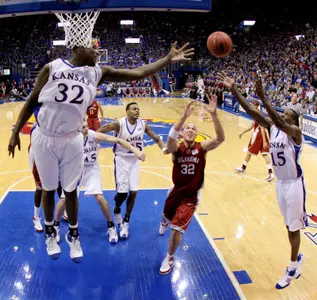 Jayhawks Cruise To 85-55 Victory Against Oklahoma In Big 12 Basketball Action Image