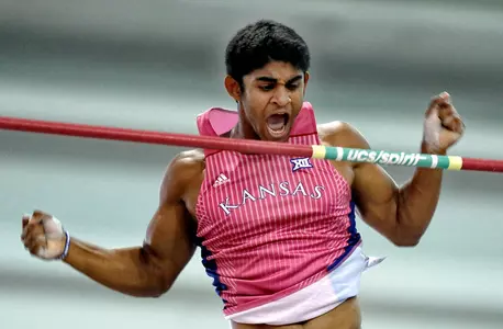 Vaulters soar at Arkansas Qualifier Image