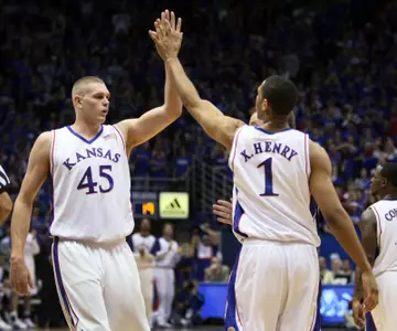 No. 1 Jayhawks Defeat No. 18/19 Owls 84-52 in Men's Basketball Image
