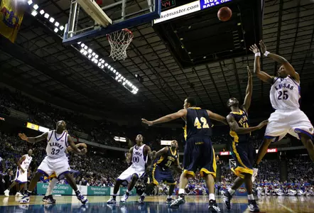 Rush, Jayhawks Stuff Rockets, 68-58 Image
