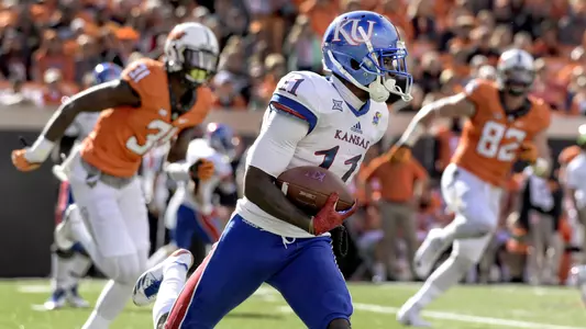 Kansas falls to No. 18/21 Oklahoma State in season finale, 58-17 Image