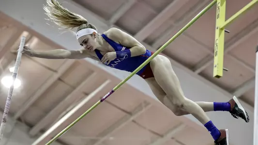 Kansas vaulters soar in Reno Image