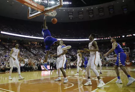 No. 3 Kansas defeats Texas for sole possession of Big 12 title Image