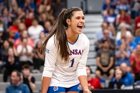 Farris Named Big 12 Defensive Player of the Week Image