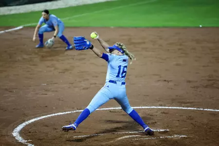 Kansas Splits Thursday Action at THE Spring Games Image