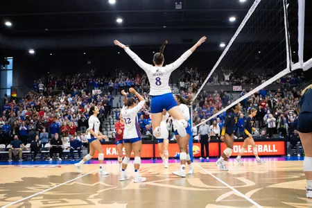 Balanced Jayhawks Sweep West Virginia, 3-0 Image