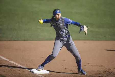 Kansas Splits Doubleheader Sunday Against South Dakota State Image