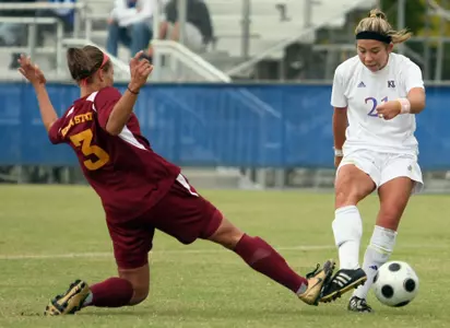 Jayhawks Hold Off Pepperdine, 2-1 Image