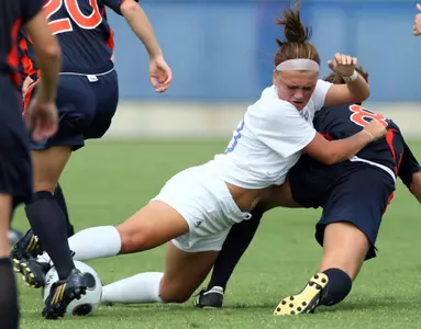 No. 15 Gators outlast No. 21 Kansas, 2-1 Image