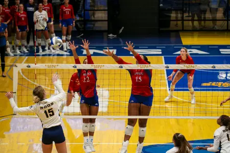 Langs Leads No. 19 Kansas to Seventh Straight Win Image