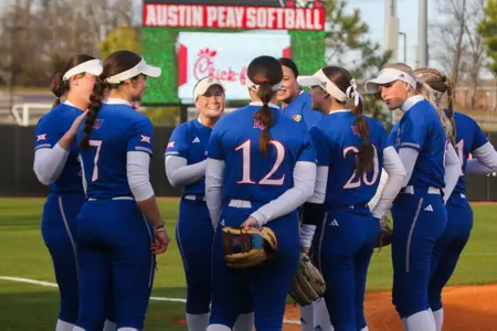 Kansas Starts Tennessee Road Trip With Win Image