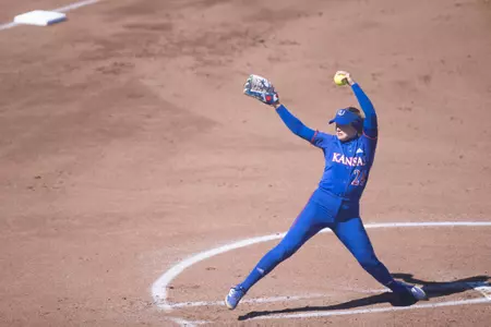 Kansas Sweeps Doubleheader Sunday at Arrocha Ballpark Image