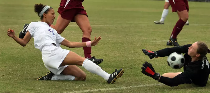 No. 15 Texas A&M outlasts No. 19 Kansas, 4-3 Image