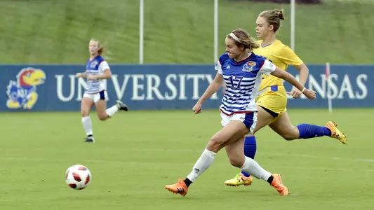 Kansas sprints past South Dakota State, 3-0 Image