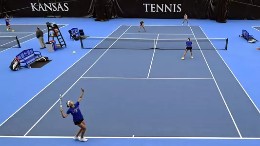 Kansas nabs 11 wins on first day of the Kansas Invitational Image