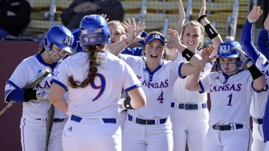 Kansas falls to No. 25 Oregon in season opener Image