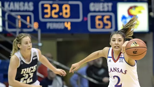 Jayhawks remain undefeated, outlast Owls, 73-65 Image