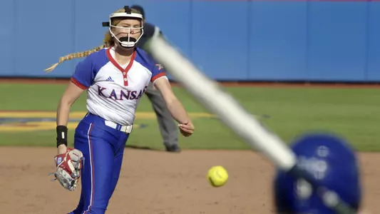 Kansas splits doubleheader with South Dakota State Image