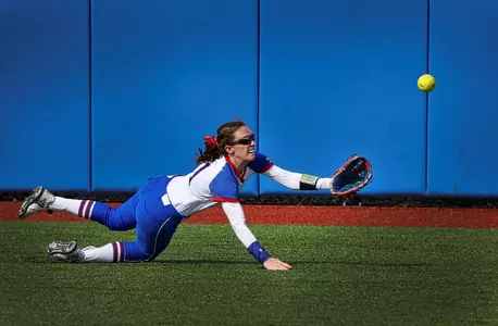 Big innings help Texas down Kansas, 10-0 Image