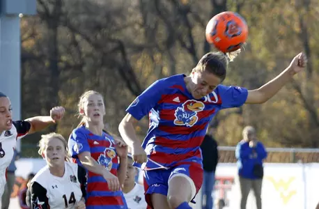Arkansas strikes late to upend Jayhawks, 2-1 Image