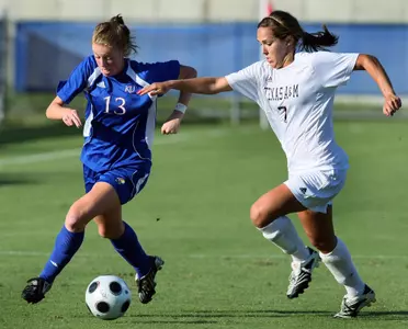 Jayhawks Upset Aggies, 4-2 Image