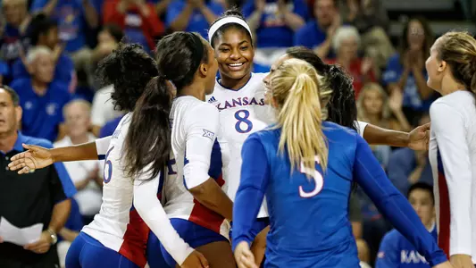 No. 9 Kansas sweeps Montana, captures Wolverine Invite title Image