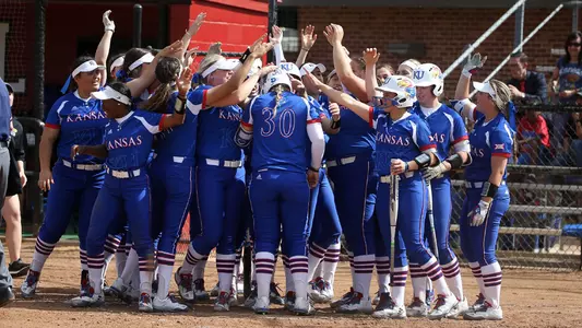 Kansas splits doubleheader at UIW Image