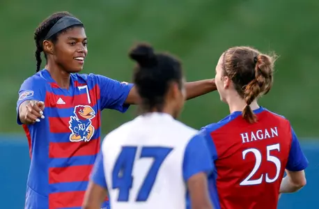 Jayhawks and Sooners fight to 2-2 draw Image