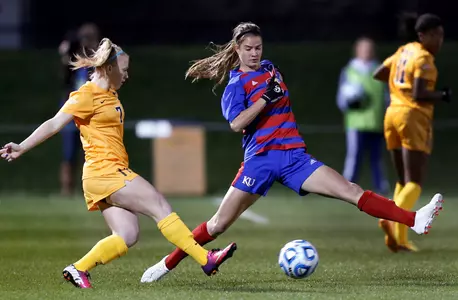 Caroline Van Slambrouck Named to Academic All-America Squad Image