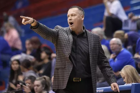 Women's Basketball Completes 2021 Class Image