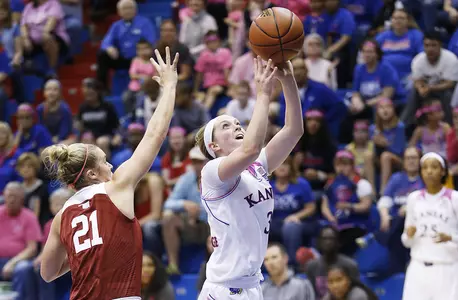 No. 20/21 Oklahoma Outlasts Kansas, 72-66 Image