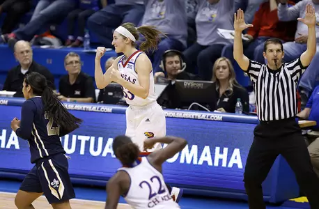 Kansas outlasts Oral Roberts, 64-56, in double overtime Image