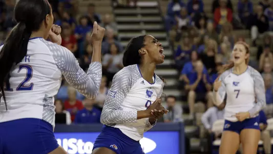 Kansas sweeps UNC Greensboro, 3-0 Image