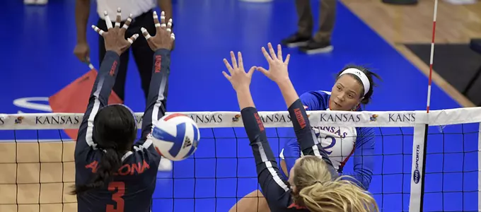 Jayhawks on wrong end of back-and-forth battle Image