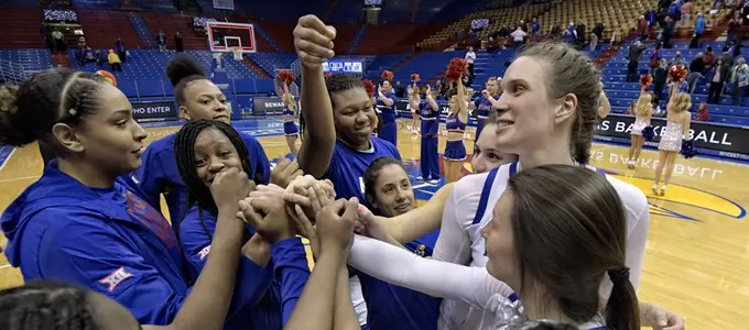 Jayhawks Outlast Gaels, 86-81 Image