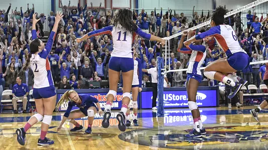 No. 11 Kansas rallies past No. 18 Iowa State, 3-2 Image