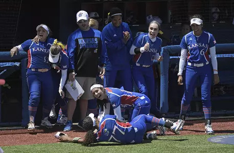 Kansas Blasts Past Iowa State, 11-1 Image