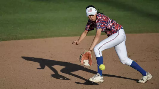 Jayhawks drop close game to No. 11/12 Texas Image
